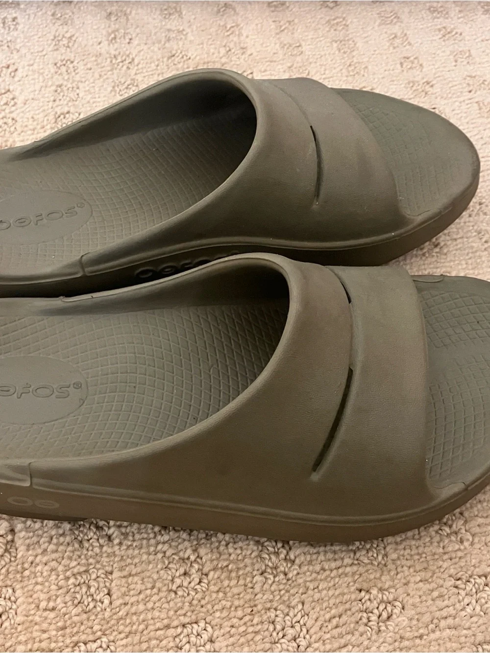 OOFOS Olive Green Women’s Recovery Slide Size 6